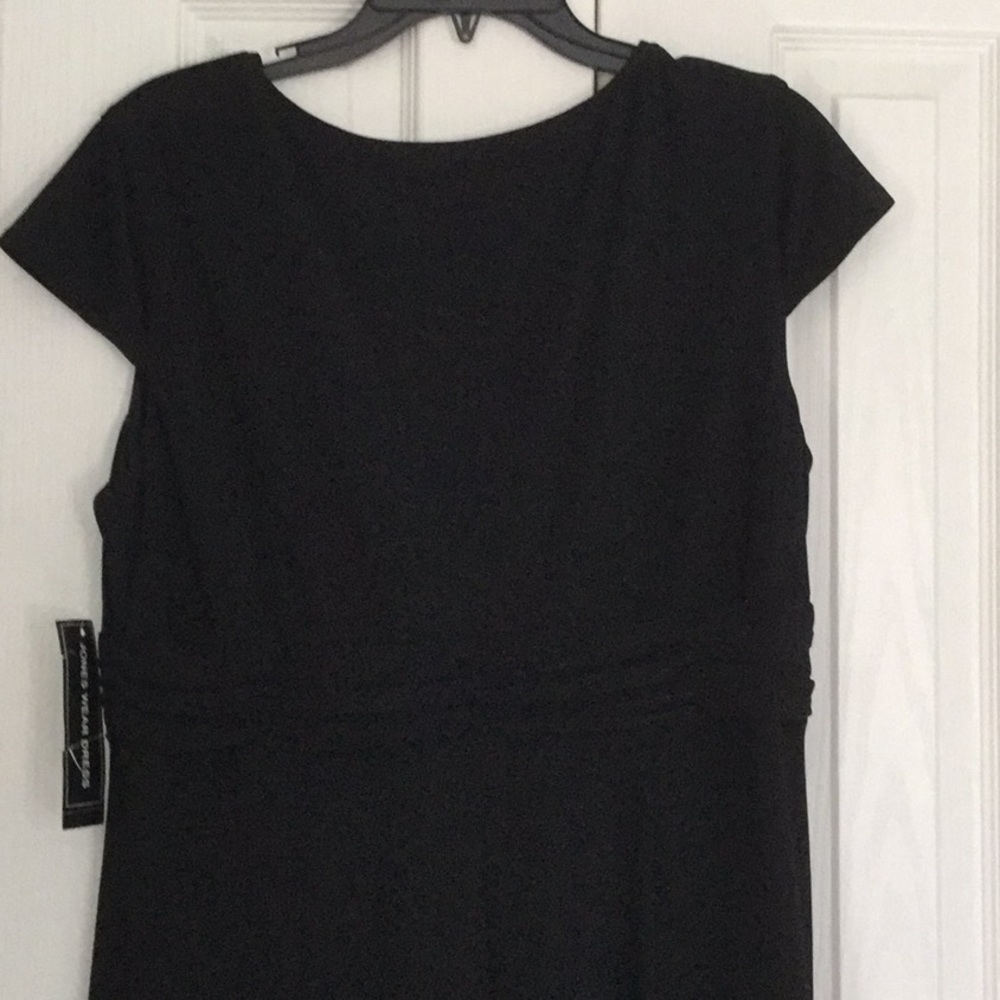 Dress - Picture 8 of 9